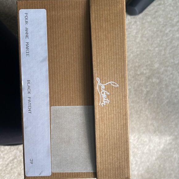 Gorgeous Christian Louboutin Black patent pumps with cross cross straps - Picture 7 of 7